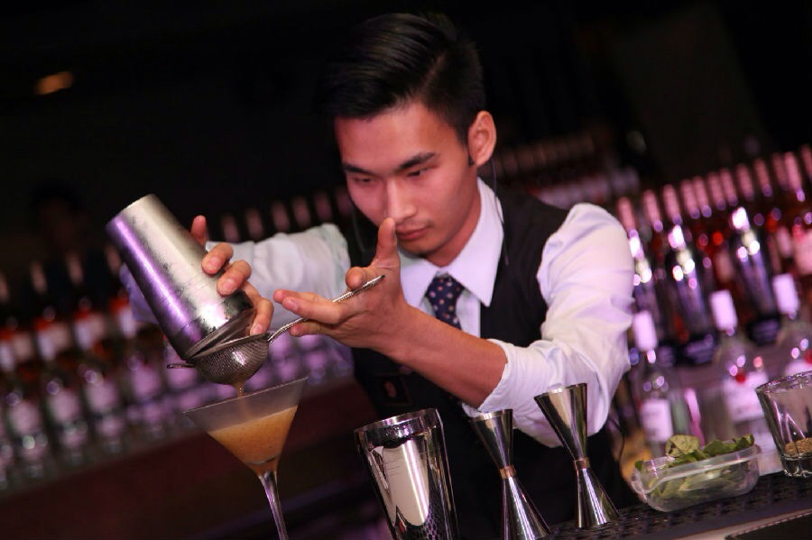 深圳羅湖招聘花式調(diào)酒師：1名，薪資5500-7000加提成