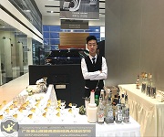 【佛山展翅調(diào)酒咖啡西點培訓(xùn)學(xué)?！?017年3月17日佛山慶豐路暢捷豹路虎4S店邀請韋杰花式調(diào)酒演出節(jié)目嘉賓！