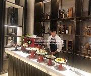 朱光.云山1號(hào)品鑒會(huì)，展翅蛋糕學(xué)員現(xiàn)場(chǎng)甜品太及咖啡制作