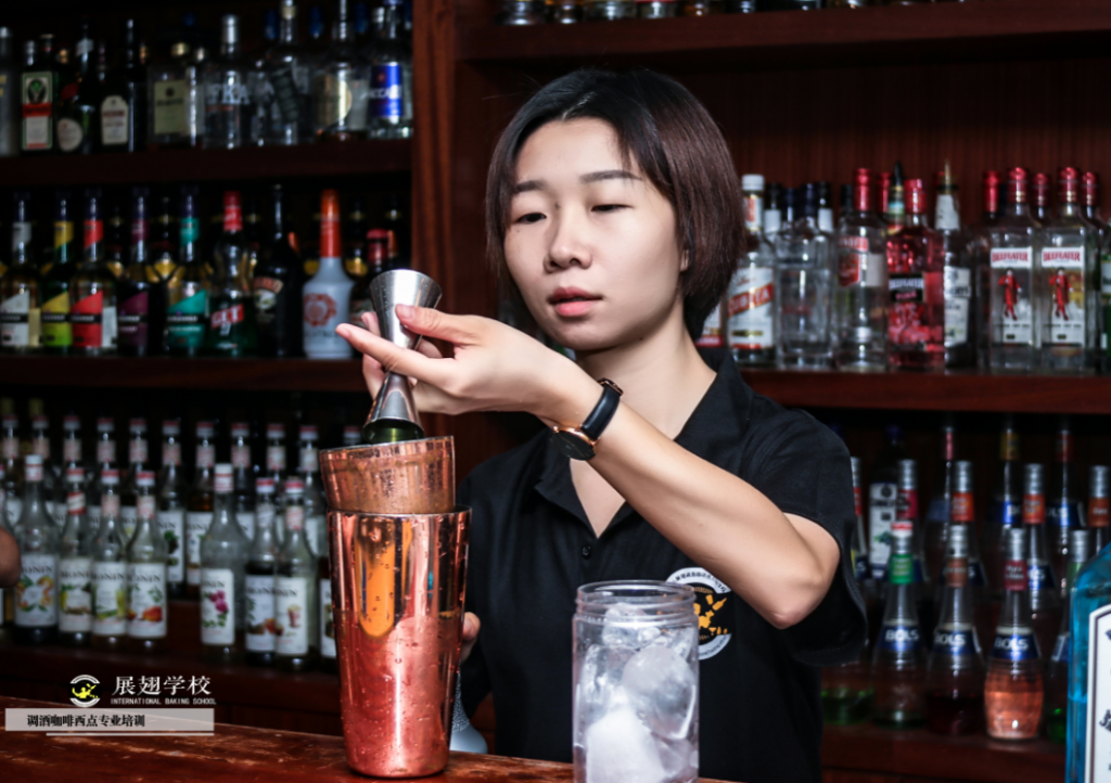 調(diào)酒師培訓(xùn)學(xué)校多少錢學(xué)費(fèi)？